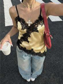 Top de camisola de encaje de lujo| Encaje de contraste + tela suave, sexy y favorecedora para el verano - Amarillo - Ver 1