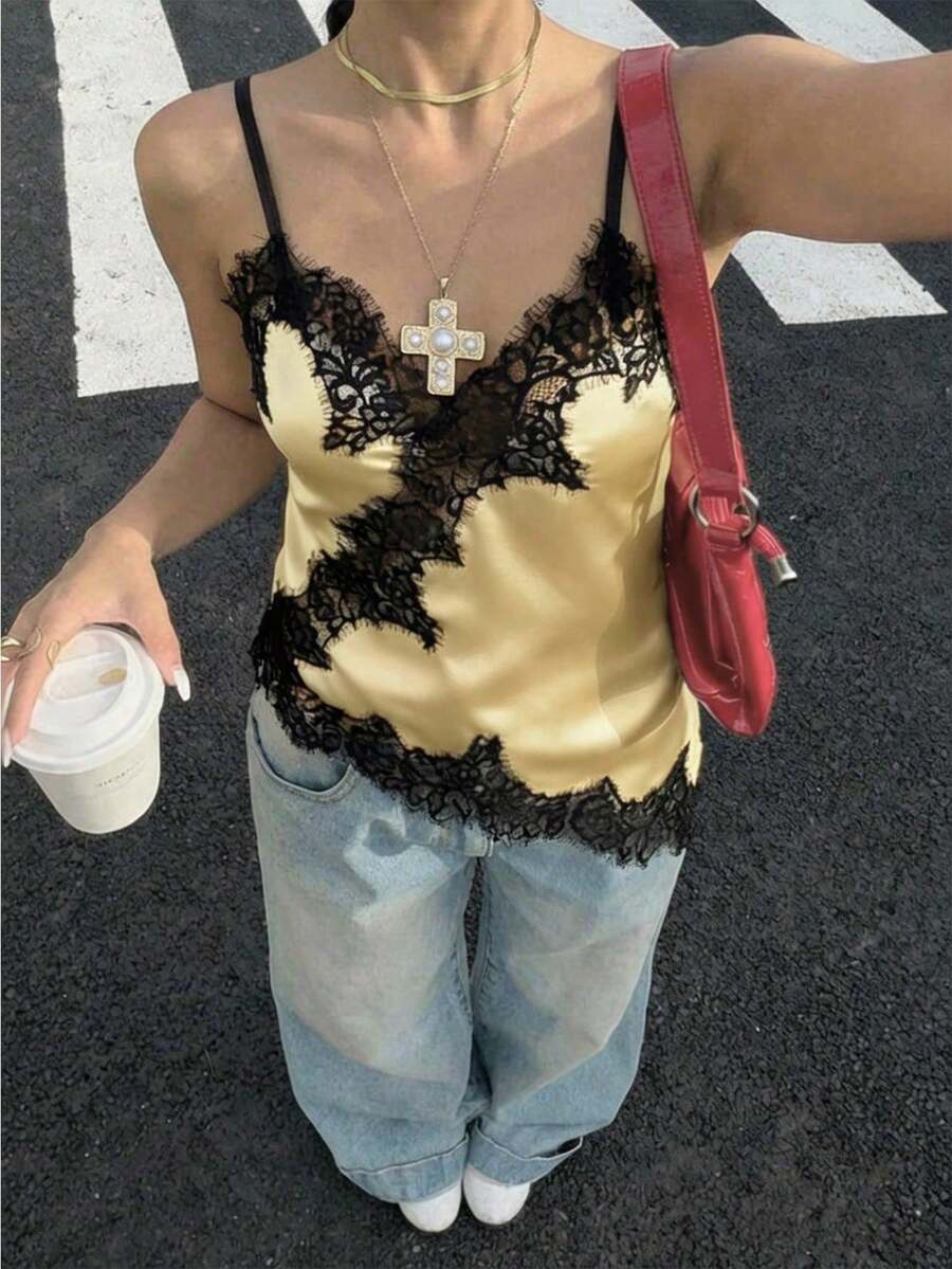 Top de camisola de encaje de lujo| Encaje de contraste + tela suave, sexy y favorecedora para el verano - Amarillo - Ver 1