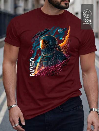 Playera Caballero Original de NASA Manga Corta y Cuello Redondo – Diseño "Exploración Estelar: Astronauta, Galaxias y Nebulosas" – 100% Algodón