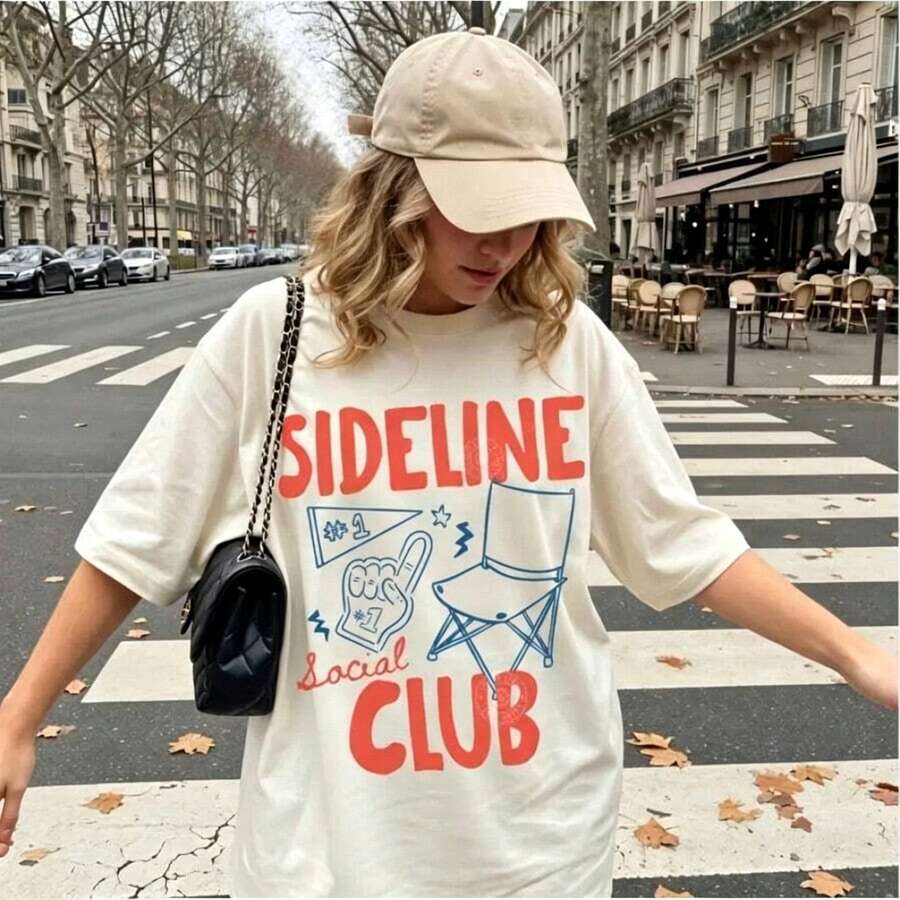 Este artículo superventas combina elementos de la ropa deportiva estadounidense con la estética retro del grafiti, lo que lo convierte en una prenda versátil muy apreciada por los jóvenes. - Blanco - Ver 1