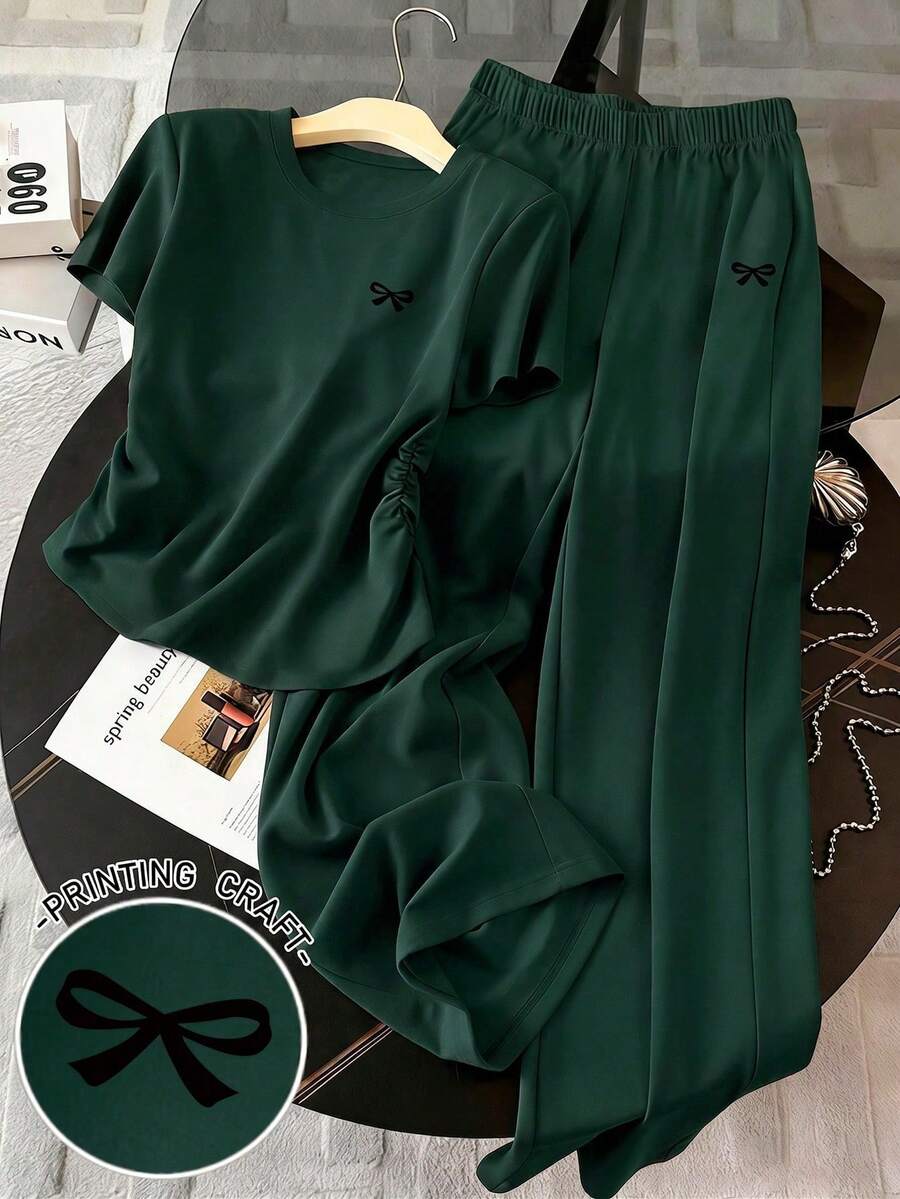 Set de 2 piezas: Top de cuello redondo con estampado de rayas y dobladillo fruncido + Pantalones de pierna ancha, café y azul - Verde Oscuro - Ver 1