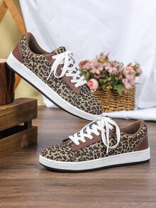 Giày thể thao nữ casual đi ngoài trời, đế TPR chống trượt và chống mài mòn, đế bằng, thoải mái và đa năng, họa tiết da báo phong cách Mỹ, Hiking - Họa tiết da báo, nền màu nâu, trắng và đen. - Xem 5