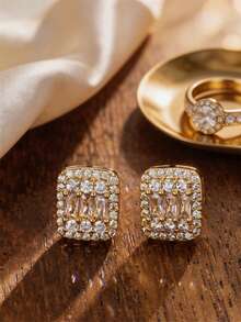 1 Pair French Style Elegant Square Stud Earrings, Micro-Inlaid Craftsmanship, Delicate And Exquisite, Sophisticated Style - Earrings - View 8