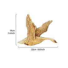1 pieza Adorno de pared colgante de resina con forma de golondrina, decoración de pared, pájaro volador, adorno de pared de ganso, decoración suave para el hogar, adorno de pared de estilo de lujo tallado, artesanía de pájaro volador para decoración de pared, relieve 3D colgante de pared, se puede colgar directamente en la pared de fondo, entrada, pasillo, adecuado para diversas escenas del hogar - multicolor - Ver 11