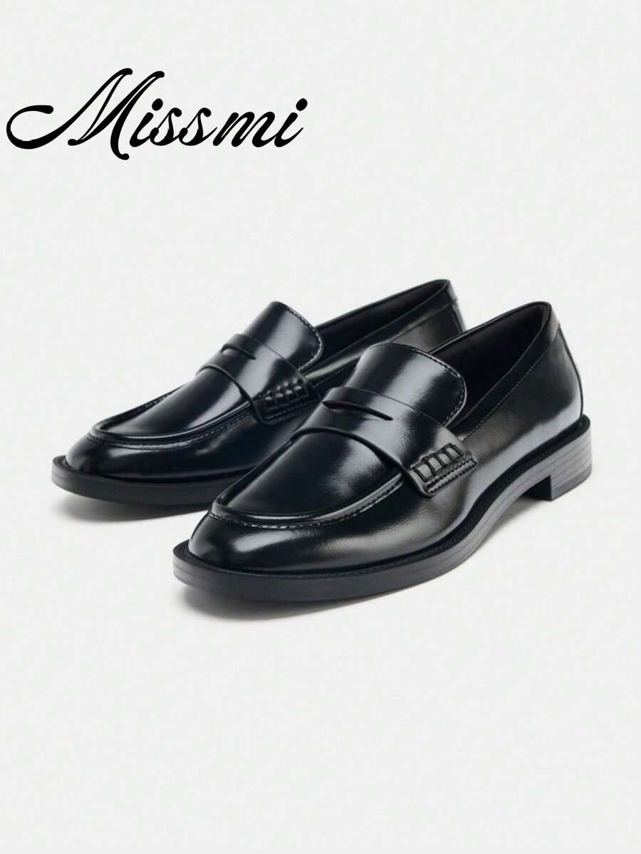 Women's Brown & Black Pocket Flap Moccasin Loafers, Round Toe - Black - View 1