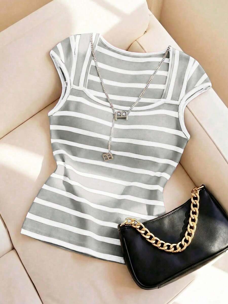 Camiseta de punto de rayas ajustada, estilo minimalista francés, top casual de manga corta, ideal para fiestas, primavera/verano - Gris Claro - Ver 1