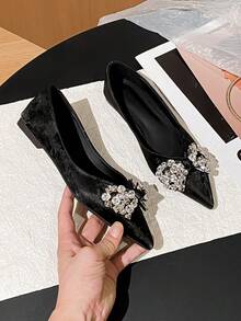 zuandashu Elegant Women's Flat Shoes, Versatile Rhinestone Bow Pointed Toe Slip-On Pumps, Soft Upper Low-Cut Loafers, Soft Sole Black Work Shoes, Commuter Shoes, Low-Top Casual Shoes For Women, Office, Party, Holiday, Banquet, Wedding, Suitable For Spring, Summer, Autumn, Winter - Black - View 5