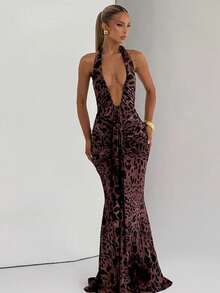 Halter Dress With Deep V-Neck And Open Back, Fitted Pleats, Elegant And Casual For Winter European Style - Emas - View 6