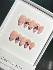 Handgefertigte mandelförmige rosa gepunktete French- & 3D-Blaubeer-Design Press-On-Nägel für Frauen - Verschiedenfarbig - Übersicht 1