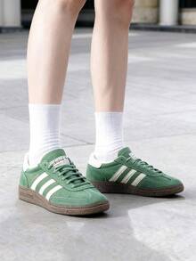 Adidas Originals 男女同款休閒鞋 HANDBALL SPEZIAL 低筒休閒鞋 復古板鞋 舒適透氣運動鞋 - 綠/白 - 查看 2
