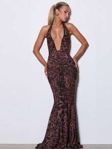 Halter Dress With Deep V-Neck And Open Back, Fitted Pleats, Elegant And Casual For Winter European Style - Emas - View 4