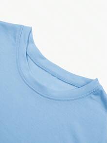 Una camiseta casual para hombre con un diseño creativo, que presenta un estampado de cocoteros y atardecer en ambos lados, estilo vacaciones tropicales, ambiente relajado de verano, camiseta - Negro - Ver 11