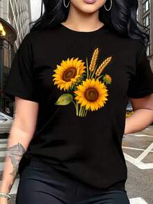 Featuring A Fresh Sunflower Design With The Phrase 'You Are My Sunshine', This Plus-Size Women's T-Shirt Is A Fun, Graphic Print, Short-Sleeved, Novelty Item Made Of 100% Cotton. - 黑色 - 查看 1