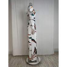 Fashionable Jumpsuit, New Spring Collection For Women, Printed, Off-The-Shoulder And High-Waisted, Elegant And Modern Style - 白色背景的樹葉 - 查看 4