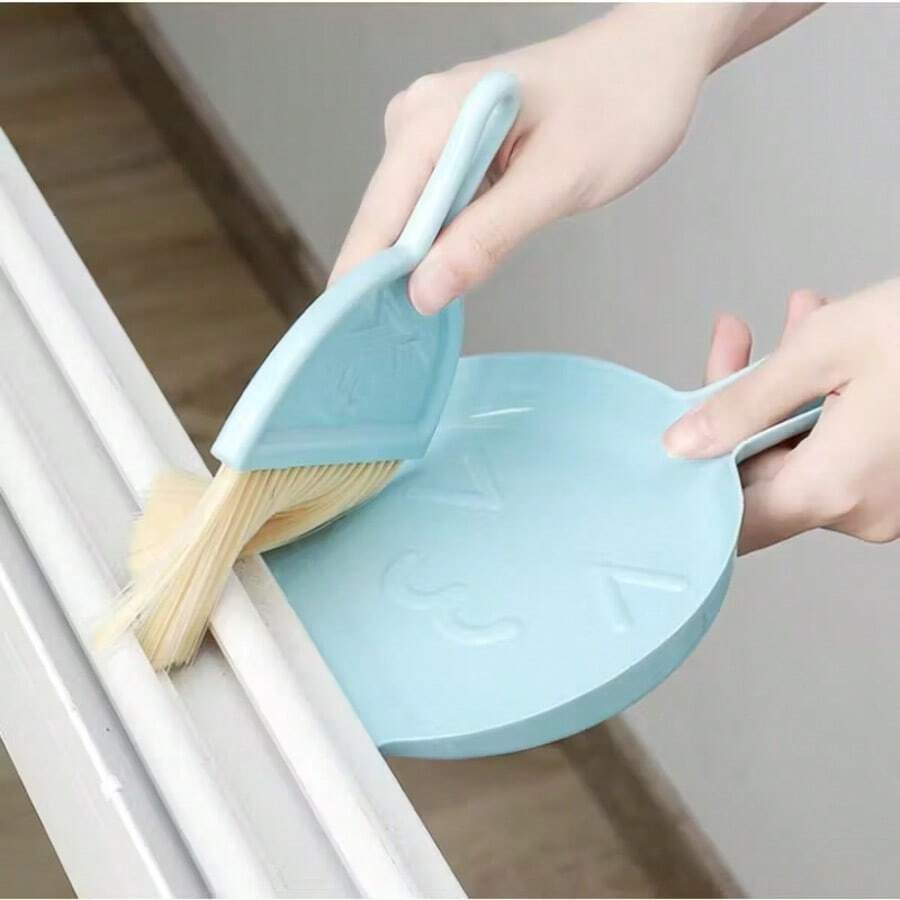1PC Mini Dustpan And Brush Set, Small Handheld Cleaning Broom, Desktop Keyboard Pet Hair Sweeping Tool, Portable Household Desk Cleaner For Home Office,Color & Style Sent Randomly