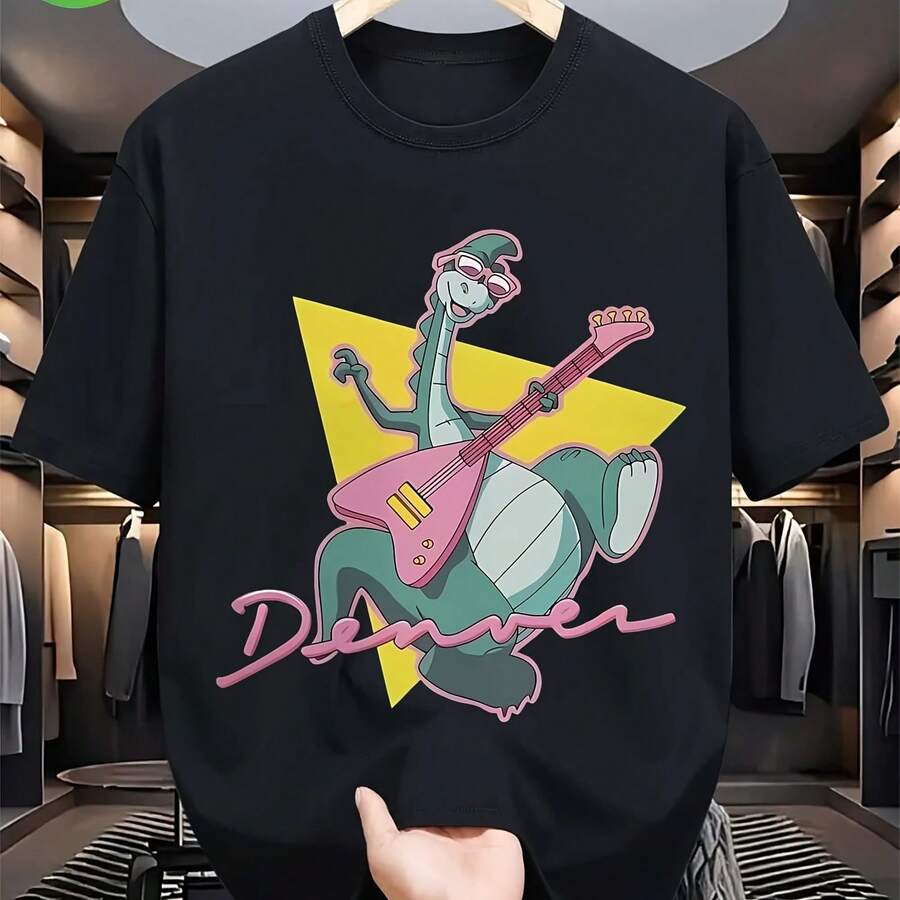 Camiseta Retro de Mujer con Estampado Musical de Denver para el Año Nuevo 2026 - Estilo Banda de los 80, con Dinosaurios Verdes y Guitarra Eléctrica Rosa - Multicolor - Ver 1