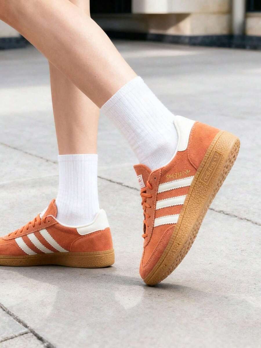 Adidas Originals Zapatillas casuales unisex, zapatillas bajas HANDBALL SPEZIAL, zapatillas retro, zapatillas deportivas cómodas y transpirables. - Rojo ladrillo/blanco roto - Ver 1