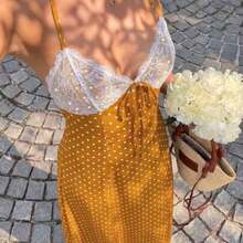 Vestido largo con estampado de lunares negros, encaje y parches, escote en V, cuello halter, espalda descubierta, cintura con lazo, para mujer, primavera/verano, elegante para - Amarillo - Ver 1