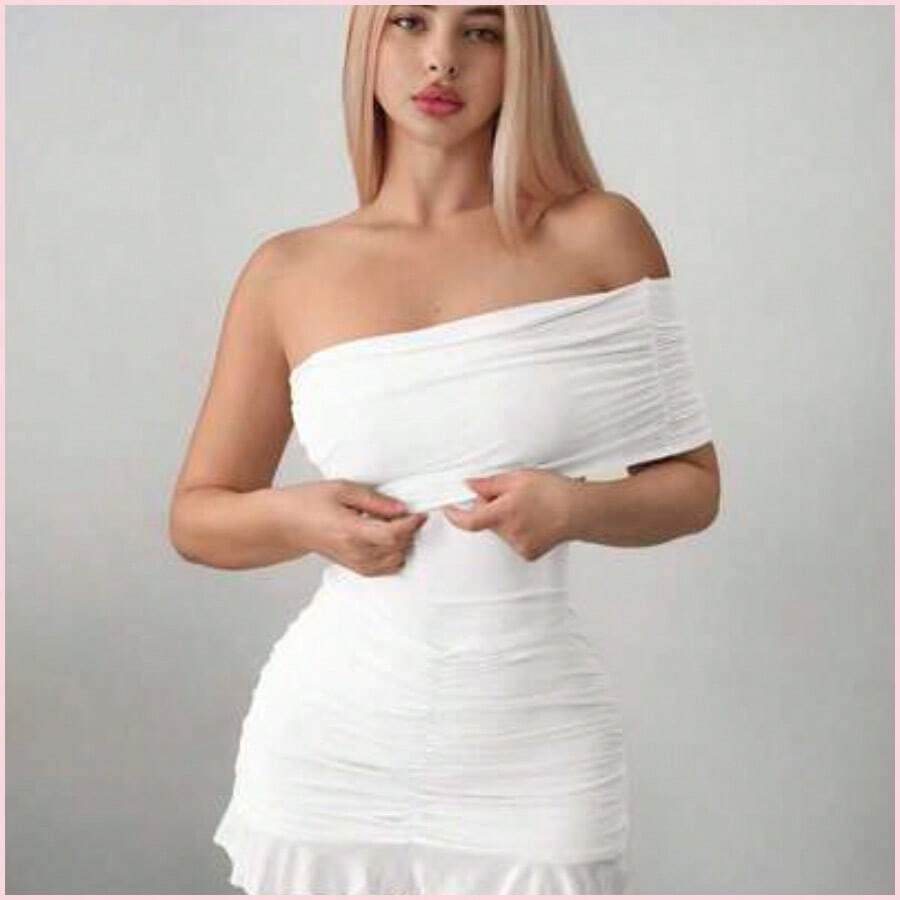 Vestido mini asimétrico de malla con hombros descubiertos y silueta ajustada - Blanco - Ver 1