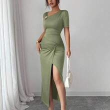 Vestido maxi elegante de mujer con decoración asimétrica de metal, fruncido oblicuo en el hombro, cintura ceñida y dobladillo retorcido en color marrón - Verde - Ver 8