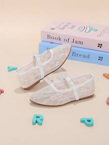2026夏季新款女童平底涼鞋，粉色花卉刺繡網布，甜美俏皮瑪麗珍鞋，白色珍珠裝飾，穿脫方便彈性帶，適合外出、日常穿著、購物，可搭配多種造型，尖頭鞋版型偏小，請根據腳長減少0.3-1cm - 淺粉色 - 查看 3
