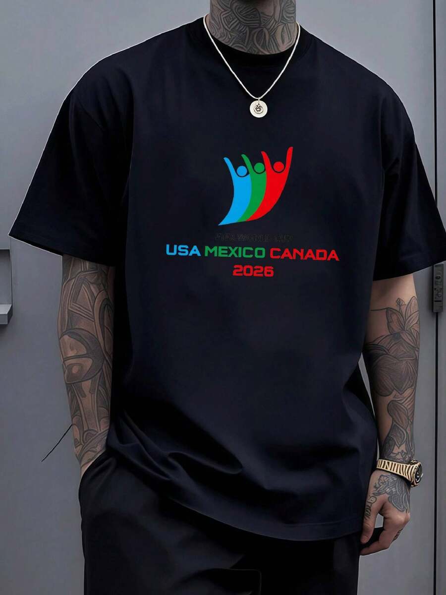 Figura de tres siluetas celebrando la unión deportiva entre Estados Unidos México y Canadá simbolizando la pasión mundial por el fútbol en 2026 Camiseta de hombre 100% algodón suave y cómoda - Negro - Ver 1