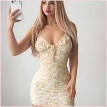 Vestido mini ajustado sin mangas con escote en V con estampado floral amarillo y de limón, adecuado para vacaciones de verano - Amarillo claro - Ver 7