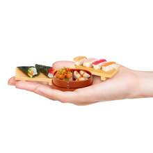 MGA Entertainment Make It Mini 食物餐廳系列 3 壽司餐廳套裝迷你收藏品 - MGA's Miniverse、盲盒、DIY、手工藝、樹脂玩偶、仿真食物、不可食用、收藏家(隨機) - 彩色 - 查看 4