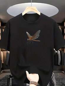 Libélula dorada con alas transparentes simbolizando ligereza libertad y equilibrio espiritual sobre fondo claro camiseta de hombre cómoda moderna para uso diario elegante y versátil adecuada - Negro - Ver 1