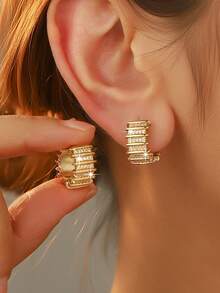 1 par de pendientes de aro dorados con strass multicapa, pendientes versátiles de lujo ligero para uso diario, diseño lineal 3D con clip, fáciles de quitar - Lineal - Ver 2