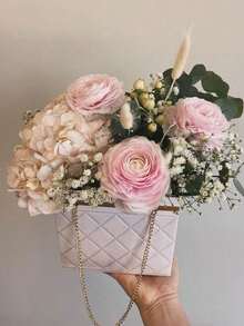 Boîte cadeau matelassée avec fleur gaufrée et poignée en chaîne métallique dorée, sac de rangement de bouquet de luxe avec bordure dorée, seau de rangement portable pour arrangement floral pour la Saint-Valentin, la Fête des Mères, l'anniversaire, le mariage, la douche nuptiale, la fête, l'emballage cadeau floral - Voir 7
