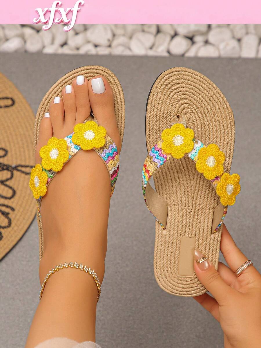 A Pair Of Fashionable Women's Flower Toe Sandals With A Toe Clip Design That Is Not Easy To Fall Off, Suitable For Wearing In Beach Or Daily Street - Yellow - View 1