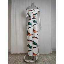 Fashionable Jumpsuit, New Spring Collection For Women, Printed, Off-The-Shoulder And High-Waisted, Elegant And Modern Style - 白色背景的樹葉 - 查看 5