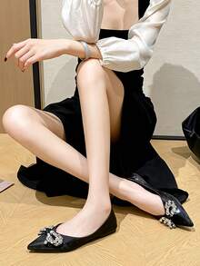 zuandashu Elegant Women's Flat Shoes, Versatile Rhinestone Bow Pointed Toe Slip-On Pumps, Soft Upper Low-Cut Loafers, Soft Sole Black Work Shoes, Commuter Shoes, Low-Top Casual Shoes For Women, Office, Party, Holiday, Banquet, Wedding, Suitable For Spring, Summer, Autumn, Winter - Black - View 9