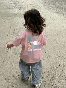 Young Girl "KITA ABG?NGER 2026 EINE E GEHT VOM GEL?NDE" Graphic Print T-Shirt, Soft And Comfortable Fabric, Suitable For Girls Outdoor Sports, Casual Wear, Street Style, Campus Style, Fashionable Girls Spring/Summer Casual Versatile Top - Pink - View 1