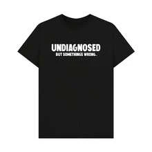INDIAGNOSED BUT SOMETHING'S WRONG CAMISETA Camisetas clásicas con estampado de letras Camisetas locas con estampado fresco - Multicolor - Ver 1