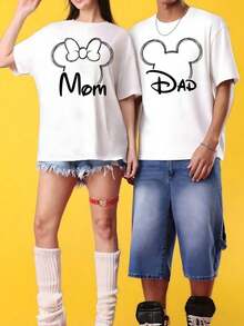 Disney 'Sold Separately', A Couple'S Short-Sleeve T-Shirt Featuring A Print Design Of Mickey Mouse'SOutline With The Words "DAD MOM" On The Front,Suitable For Both Men And Women - 女士-白色 - 查看 1
