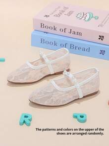 2026夏季新款女童平底涼鞋，粉色花卉刺繡網布，甜美俏皮瑪麗珍鞋，白色珍珠裝飾，穿脫方便彈性帶，適合外出、日常穿著、購物，可搭配多種造型，尖頭鞋版型偏小，請根據腳長減少0.3-1cm - 淺粉色 - 查看 2