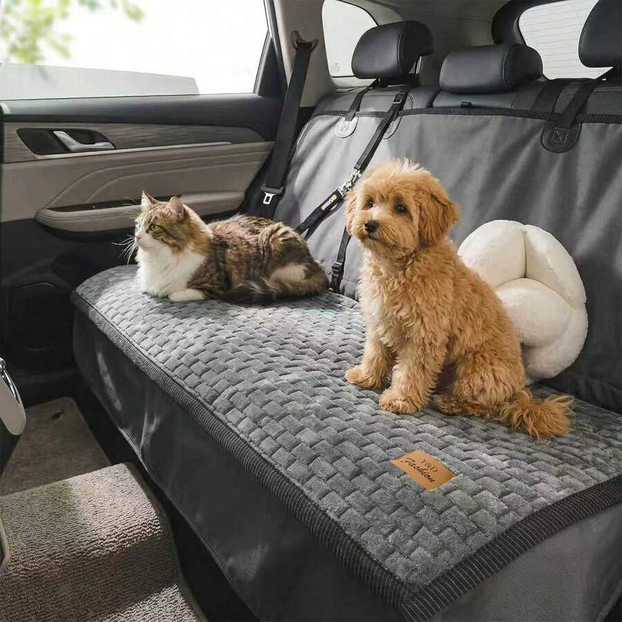 VIPMART 1pc Dog Car Seat Cushion, Warm Thickened, Easy To Clean, Durable Polyester Fiber, Suitable For SUV, Sedan And Truck, Back Seat Extension Coverage, Suitable For Winter Driving, Suitable For Large, Medium And Small Pets Cats And Dogs, Anti-Slip Protective Mat