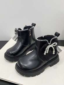 1 Paar neue schwarze Mode-Stiefel mit Schleife und Perlen, süßes Design: große Schleife an der Seite mit Kunstperlen-Dekoration, voller mädchenhafter Charme, wertet Outfit-Eleganz und Niedlichkeit sofort auf, kreiert mühelos einen süßen Stil-Look, Empfehlung: eine Nummer größer bestellen - Schwarz - Übersicht 4