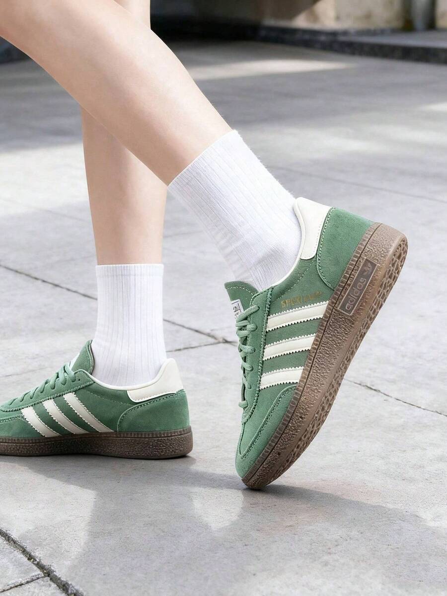 Adidas Originals 男女同款休閒鞋 HANDBALL SPEZIAL 低筒休閒鞋 復古板鞋 舒適透氣運動鞋 - 綠/白 - 查看 1