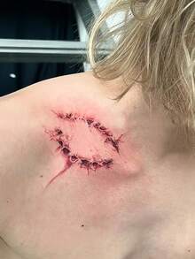 1pc Simulation Vampire Bite Blood Stain Pattern Tattoo Patch, Temporary Tattoo Patch, Simulation Tattoo Design, Suitable For Travel, Music Festival, Games, Graduation Gifts, Lasts For 3-5 Days,Halloween Costume - Multicolor - View 3