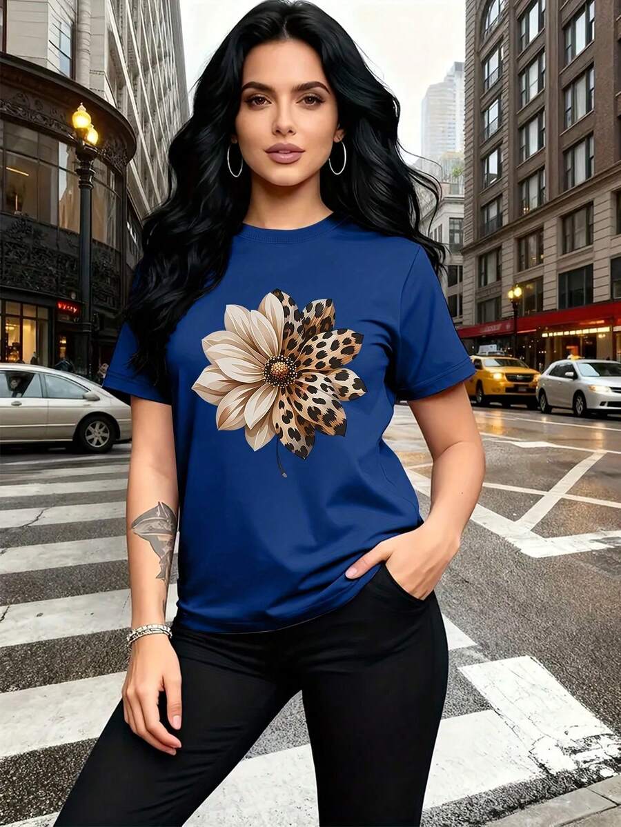 Camiseta mujer cuello redondo manga corta, moderno estampado floral con detalles de leopardo. Prenda versátil, ideal para ocio y uso diario. - Azul - Ver 1