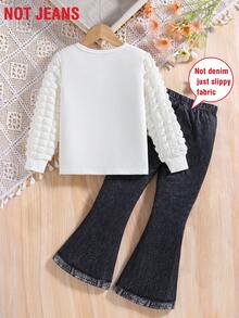 2 pièces ensemble mode décontractée pour jeune fille, saison printemps & automne - comprend un portrait de fille de bande dessinée et un Sweat-shirt avec imprimé lettres, avec poignets et col côtelés, et un pantalon évasé à taille élastique en jean avec détail nœud, vêtements décontractés extérieurs confortables et élégants pour enfants - Blanc - Voir 2