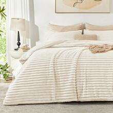 Cozy Bedding Ensemble - Ultra Plush Faux Fur Striped Jacquard Comforter 3pcs Set, Fleece Bed, Winter Warmth Bedding, Comforter With Pillow Covers - 乳白色 - 查看 4