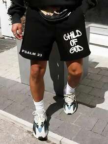 青少年男孩美式街頭風！CHILD OF GOD塗鴉短褲，瞬間提升你的街頭穿搭氛圍！黑色百搭色適合所有人，側面PSALM 23印花增添態度，抽繩腰頭+寬鬆版型，遮掩缺陷且顯瘦，不挑腿型，夏天搭配白色T恤和運動鞋即可打造隨意休閒造型，高周轉率，學生/時尚達人可放心購買，百搭易穿！ - 黑色 - 查看 3