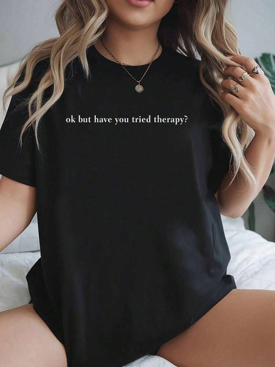 Ok, pero ¿has probado la terapia? Camiseta divertida de consejero "Probé la terapia". Camiseta de manga corta con cuello redondo para mujer, camisetas gráficas de moda, top para mujer. - Negro - Ver 1