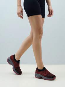 Women's Two-Tone Knit Slip-On Athletic Shoes With Air Cushion Thick Sole Walking Shoes - Ylf1839 Red - View 4