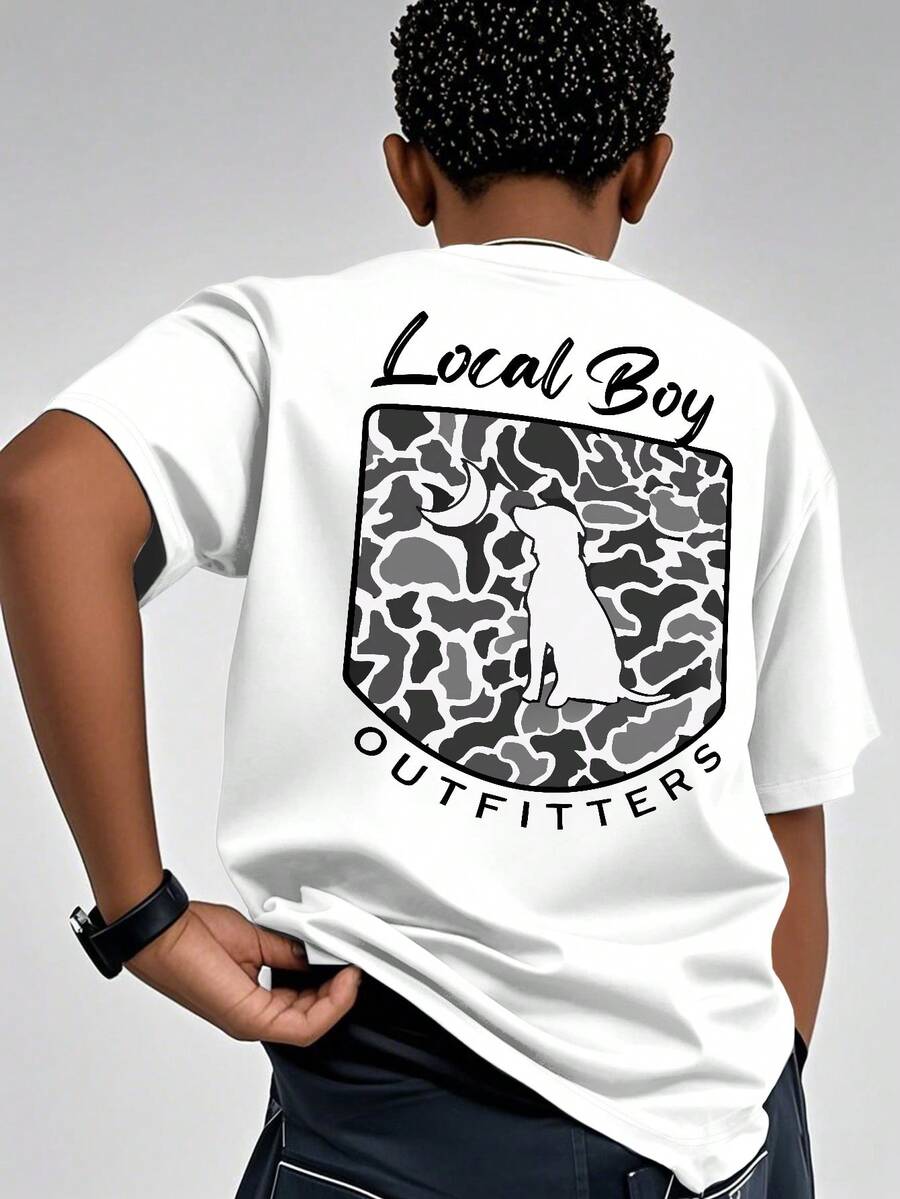 男童休閒圓領短袖T恤,印有「Local Boy」與「OUTFITTERS」文字,動物(狗)圖案,時尚百搭,適合青少年街頭穿搭,適用於春夏季節 - 白色 - 查看 1