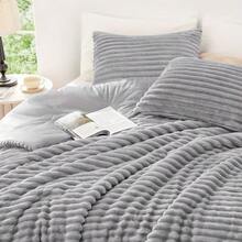 Cozy Bedding Ensemble - Ultra Plush Faux Fur Striped Jacquard Comforter 3pcs Set, Fleece Bed, Winter Warmth Bedding, Comforter With Pillow Covers - 淺紫色 - 查看 3